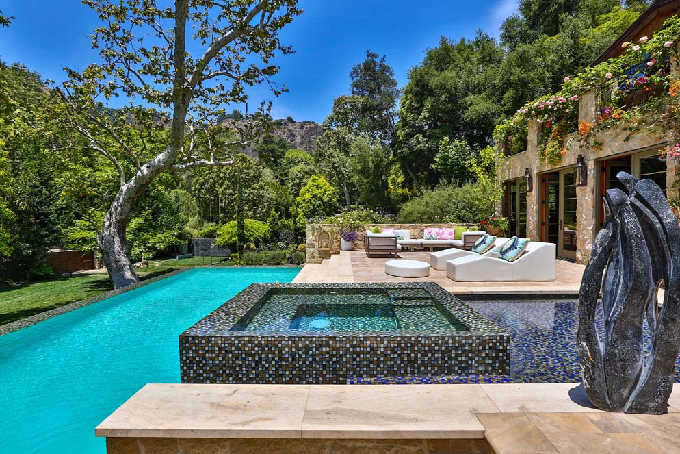 Jennifer Lopez Buys Los Angeles Mansion Latest Celebrity News