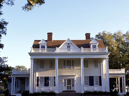 Sigh — The Notebook: Probably the most romantic home renovation ever captured on film. Of course we're talking about the house with the blue shutters and the wraparound porch — the historic home that Noah (Ryan Gosling) remodels in an effort to win back his love, Allie (Rachel McAdams). According to Hooked on Houses, the home used in the film is Martin's Point Plantation on Wadmalaw Island in South Carolina. The film crew doctored the circa 1770s home in order to make it look rundown for the pre-renovation shots.